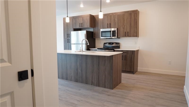 Logan Apartment: 156 S Main St