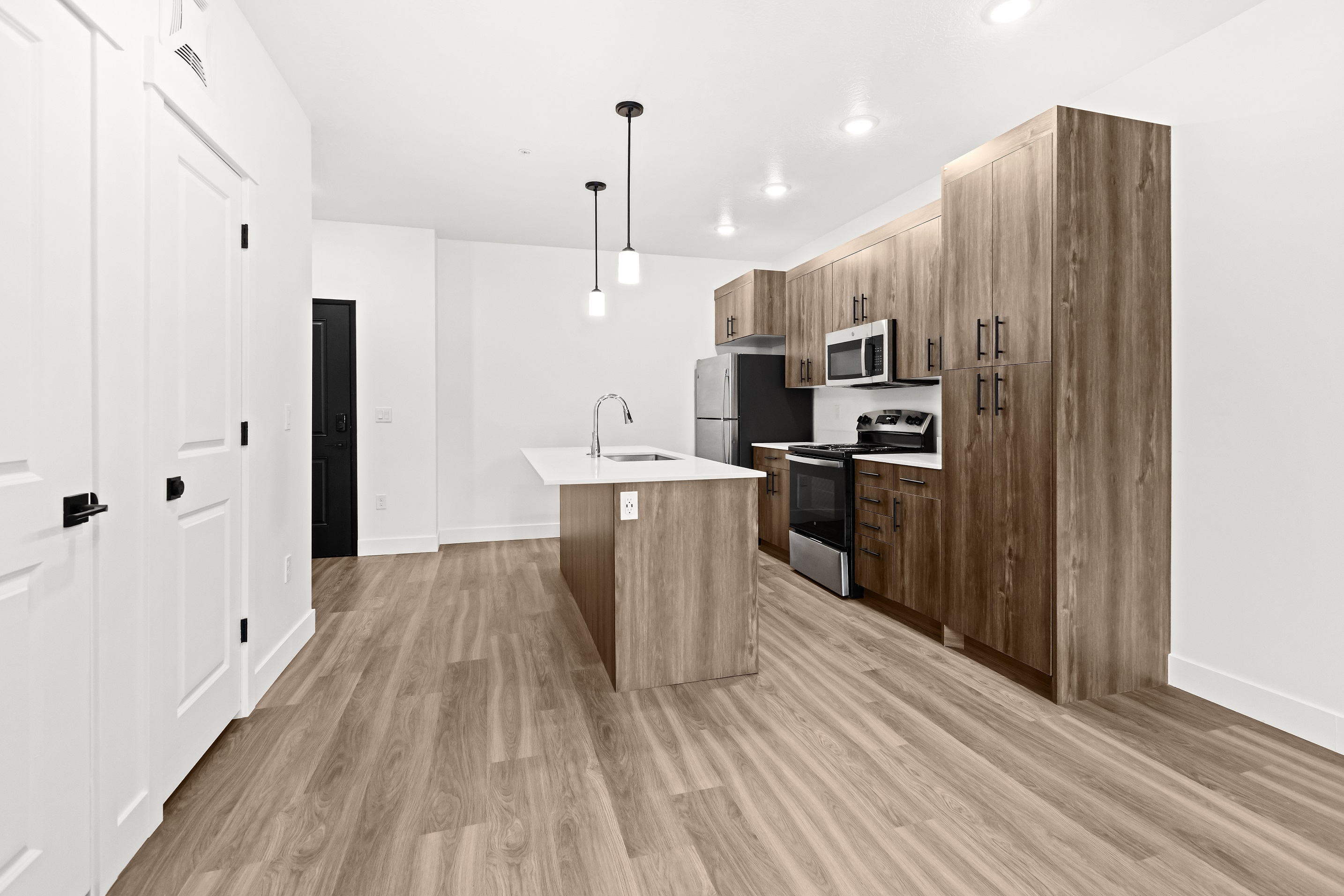 Logan Apartment: 156 S Main St