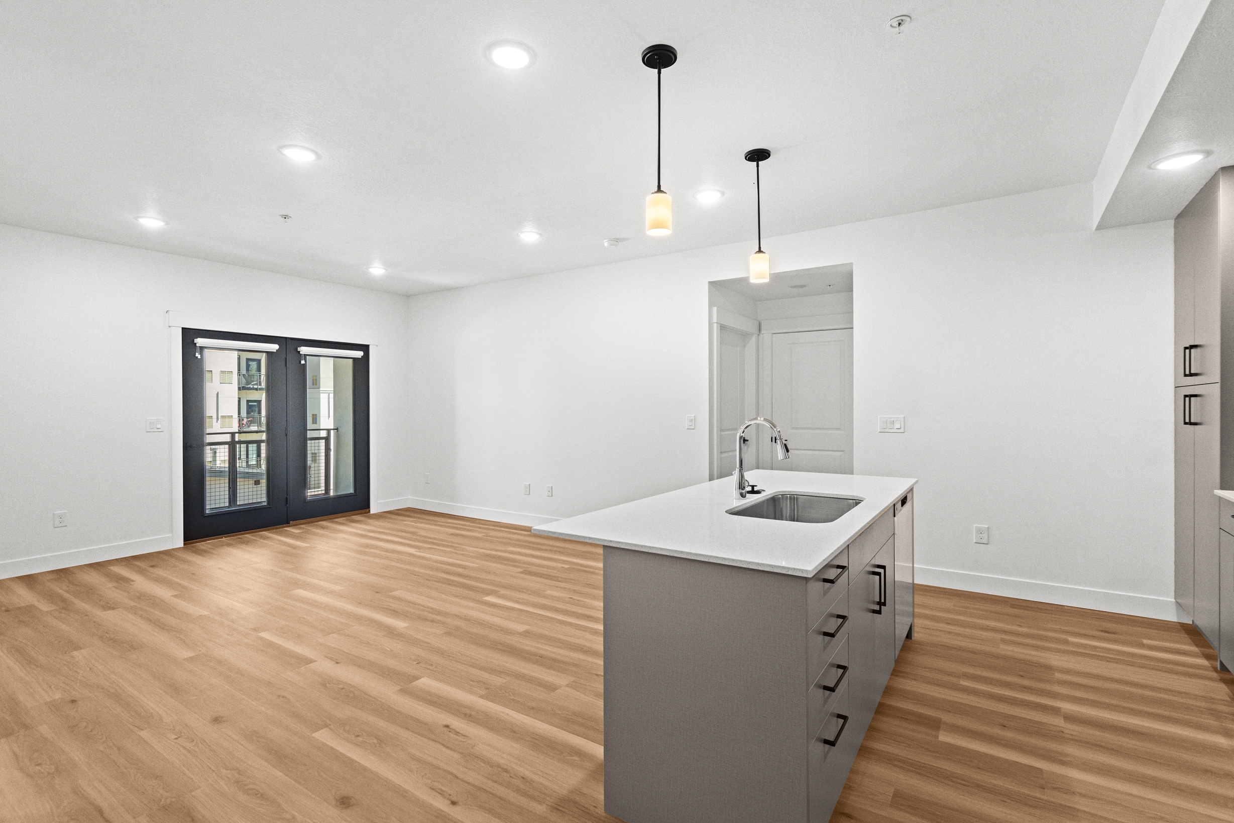 Logan Apartment: 156 S Main St
