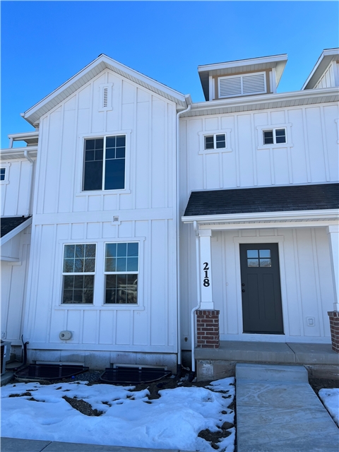 Santaquin Townhome: 218 N 400 E