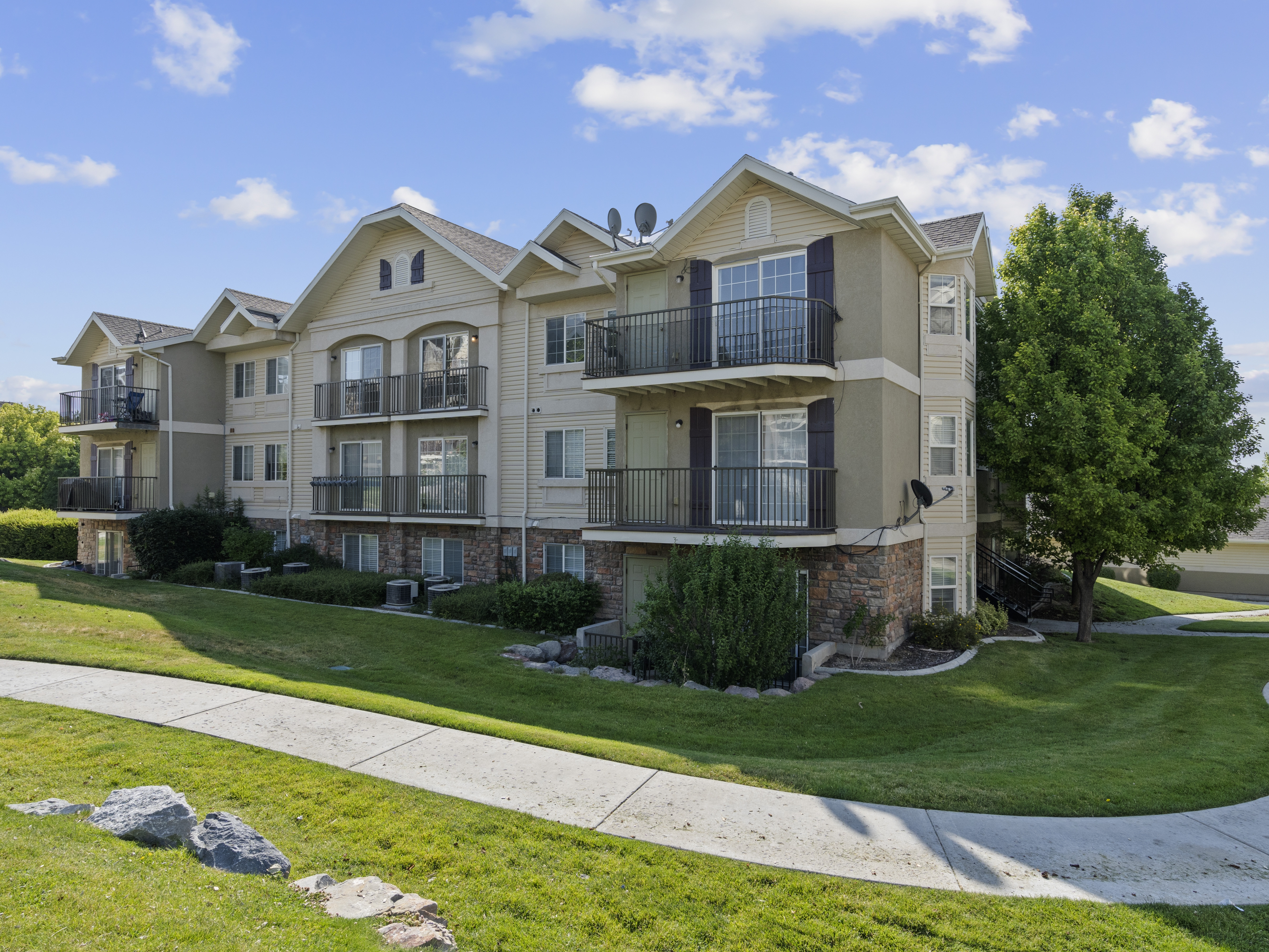 Saratoga Springs Apartment: 2119 N Aurora Way