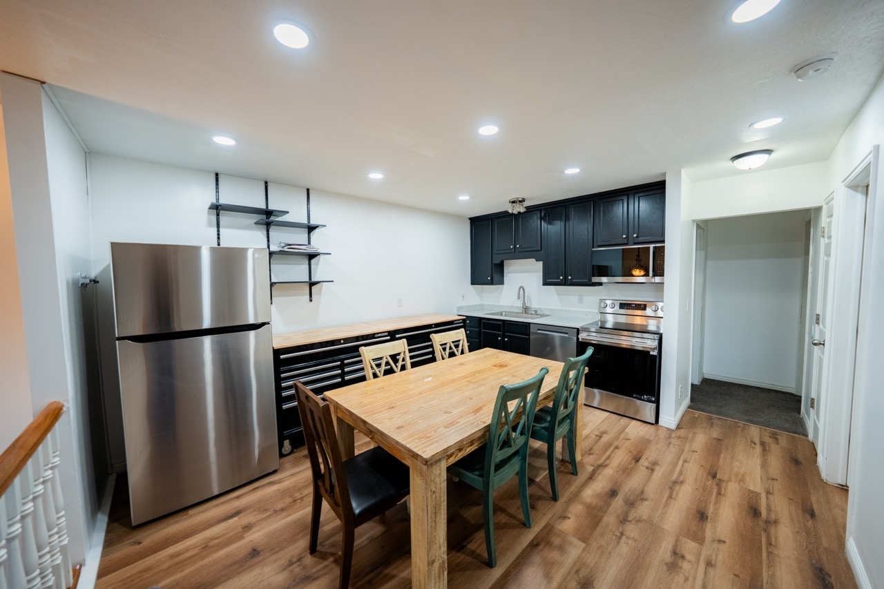 Bountiful Townhome: 1867 S Main St