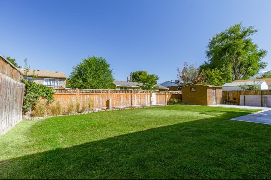 Sandy House: 259 E Tj Dr