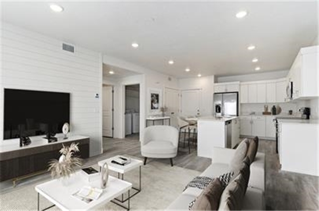 Clearfield Apartment: 293 S State St