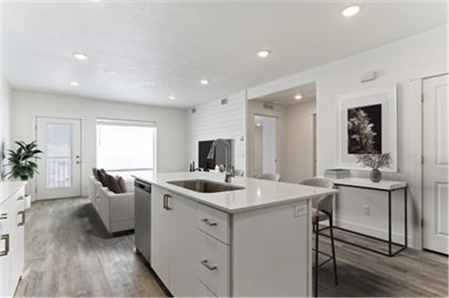 Clearfield Apartment: 293 S State St