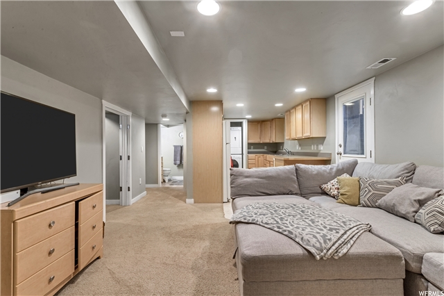 Springville In-Law/Basement: 148 E Center St