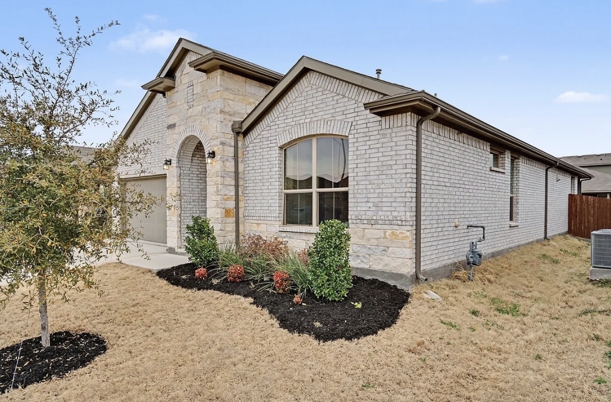 Justin House: 15528 Canford Ter