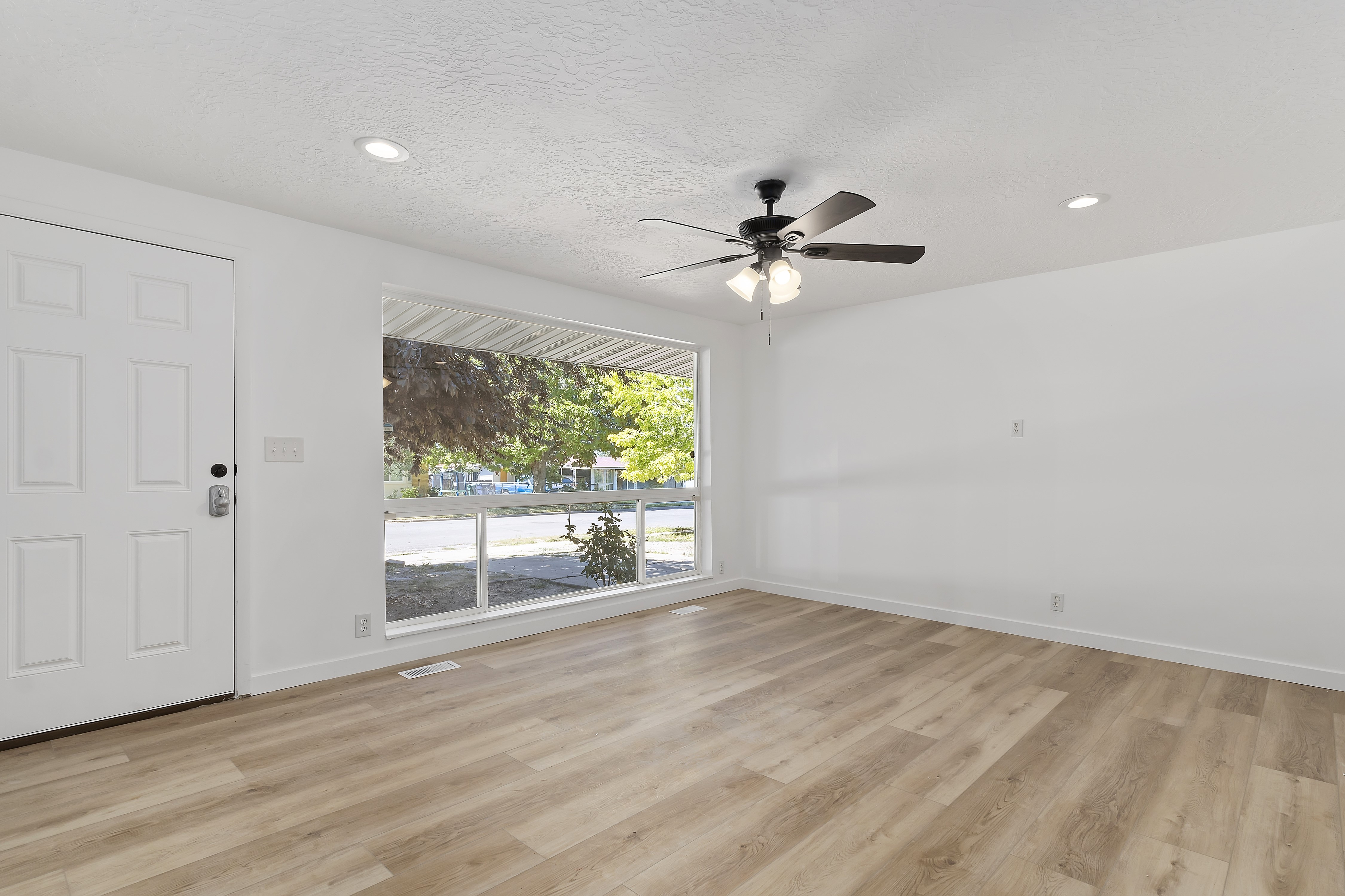 Layton House: 7 E Diamond St