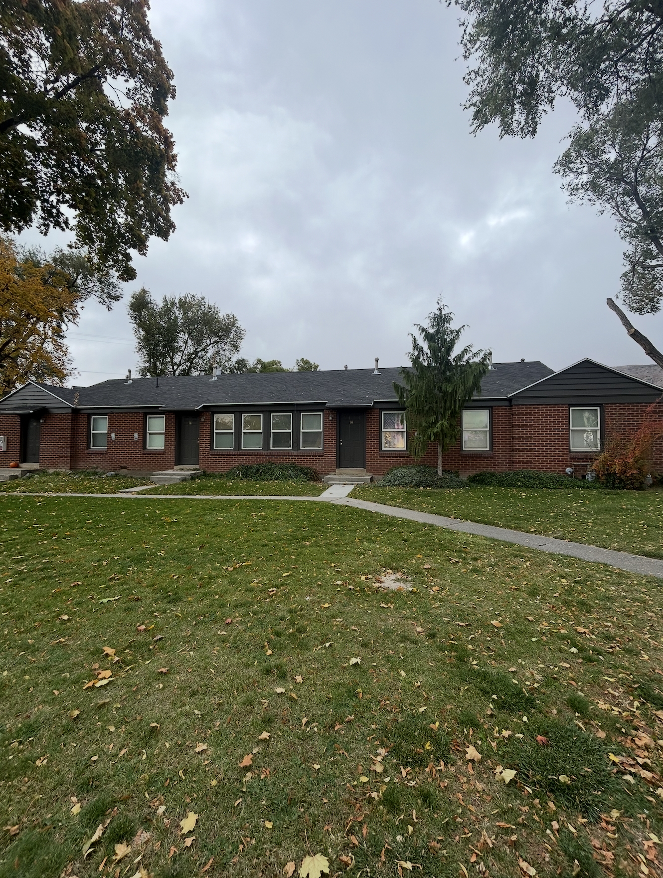 Pleasant Grove House: 411 E State Rd