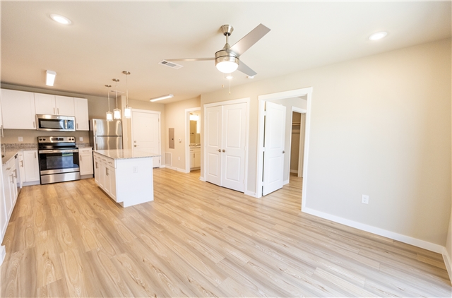 Burleson Apartment: 312 NE McAlister Rd