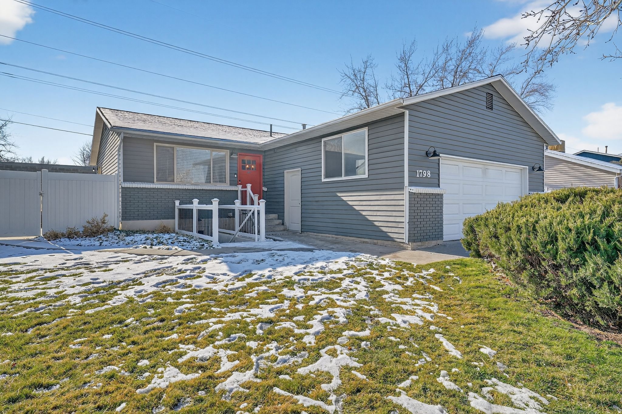 Sandy In-Law/Basement: 1798 E Sunrise Meadow Dr