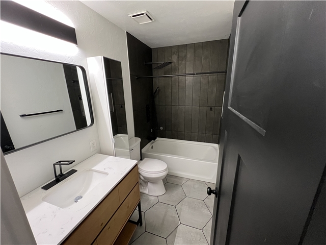 Sandy House: 8655 S 40 E