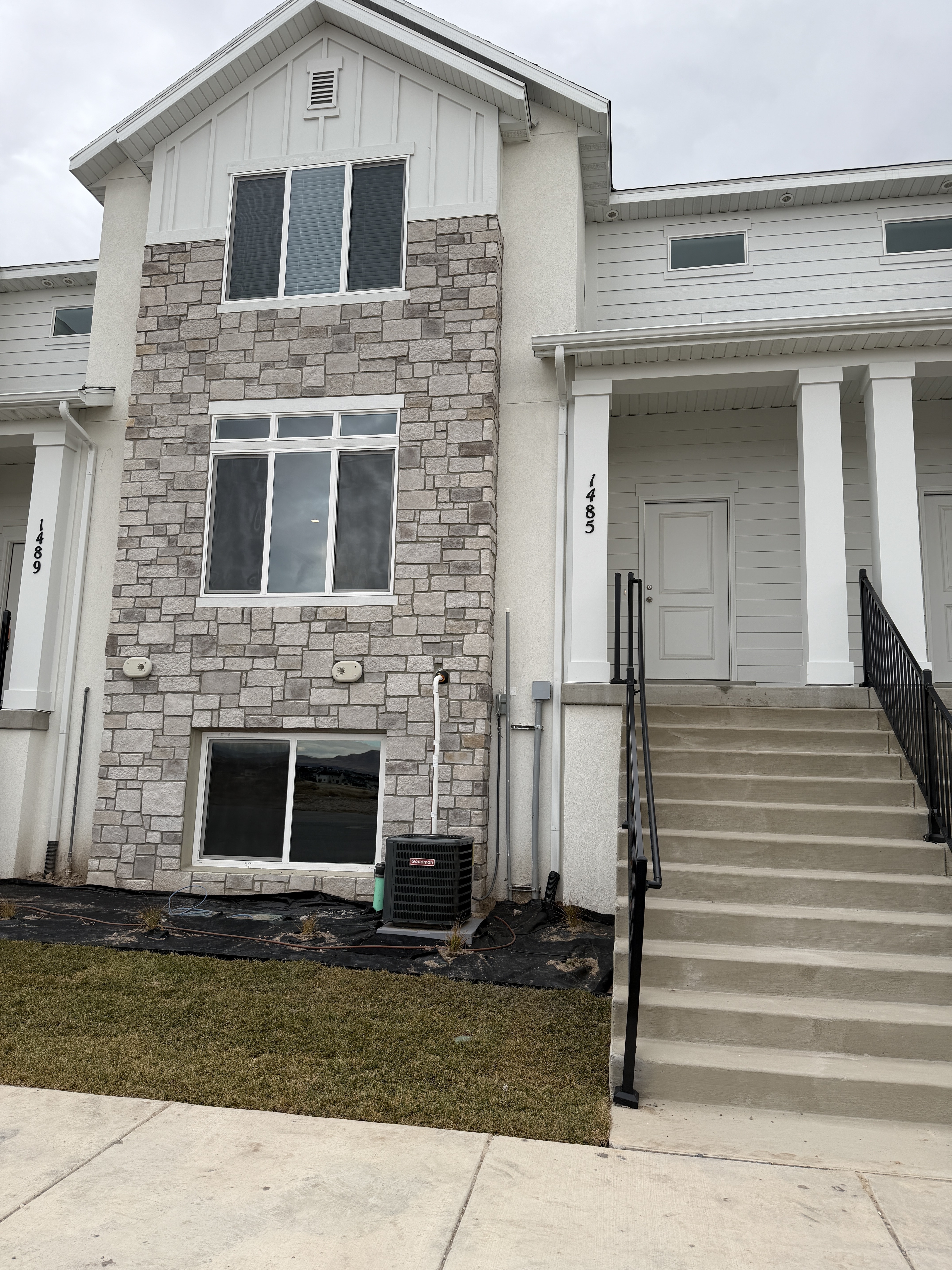 Salem Townhome: 1485 N 305 E