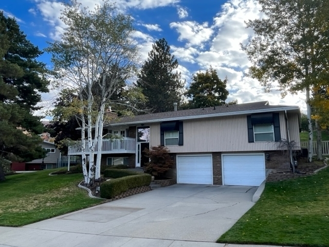 Bountiful House: 1921 Chokecherry Dr
