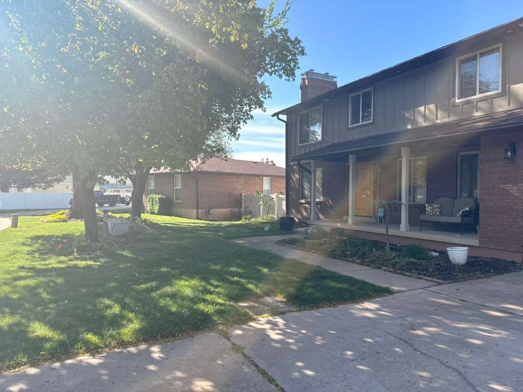 Farmington House: 1447 Brown Ln