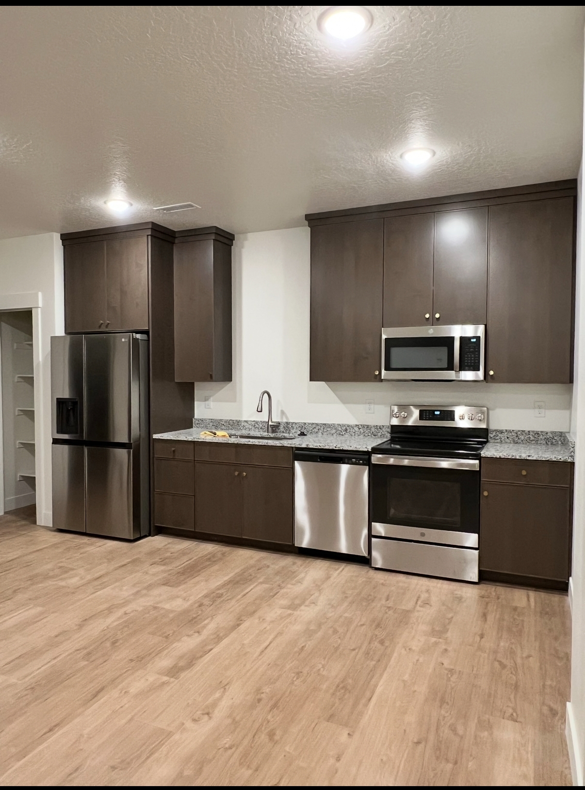 Washington Apartment: 1564 S Amity Ln