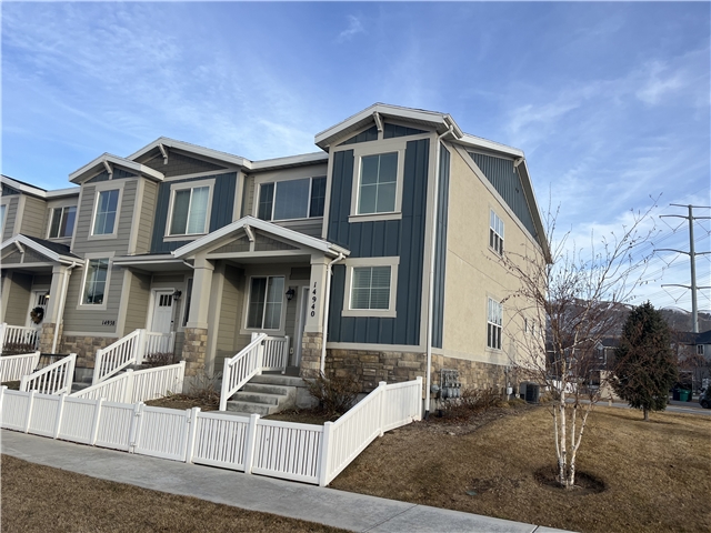 Riverton Townhome: 14940 S Emerald Pools Ln