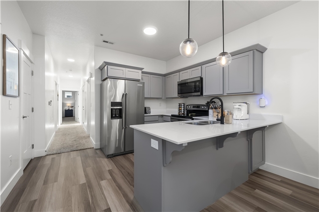 Vineyard Single Room: 319 W 435 N