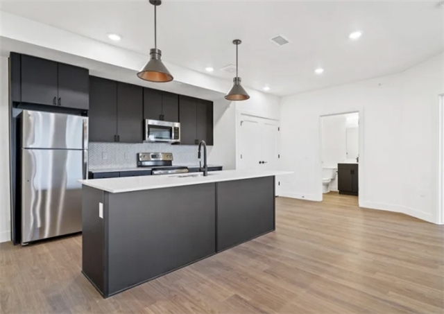 Provo Apartment: 440 W River View Way