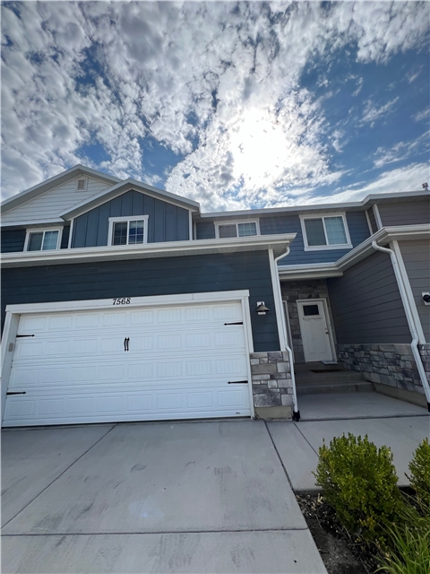 Eagle Mountain Townhome: 7568 N Hutch Ln