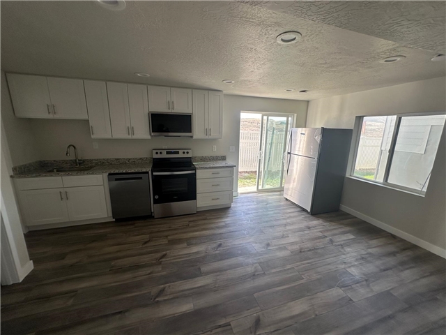 Saratoga Springs Apartment: 1938 N Golden Ruby Dr