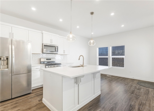 Eagle Mountain Townhome: 4515 E Hurstbourne Dr