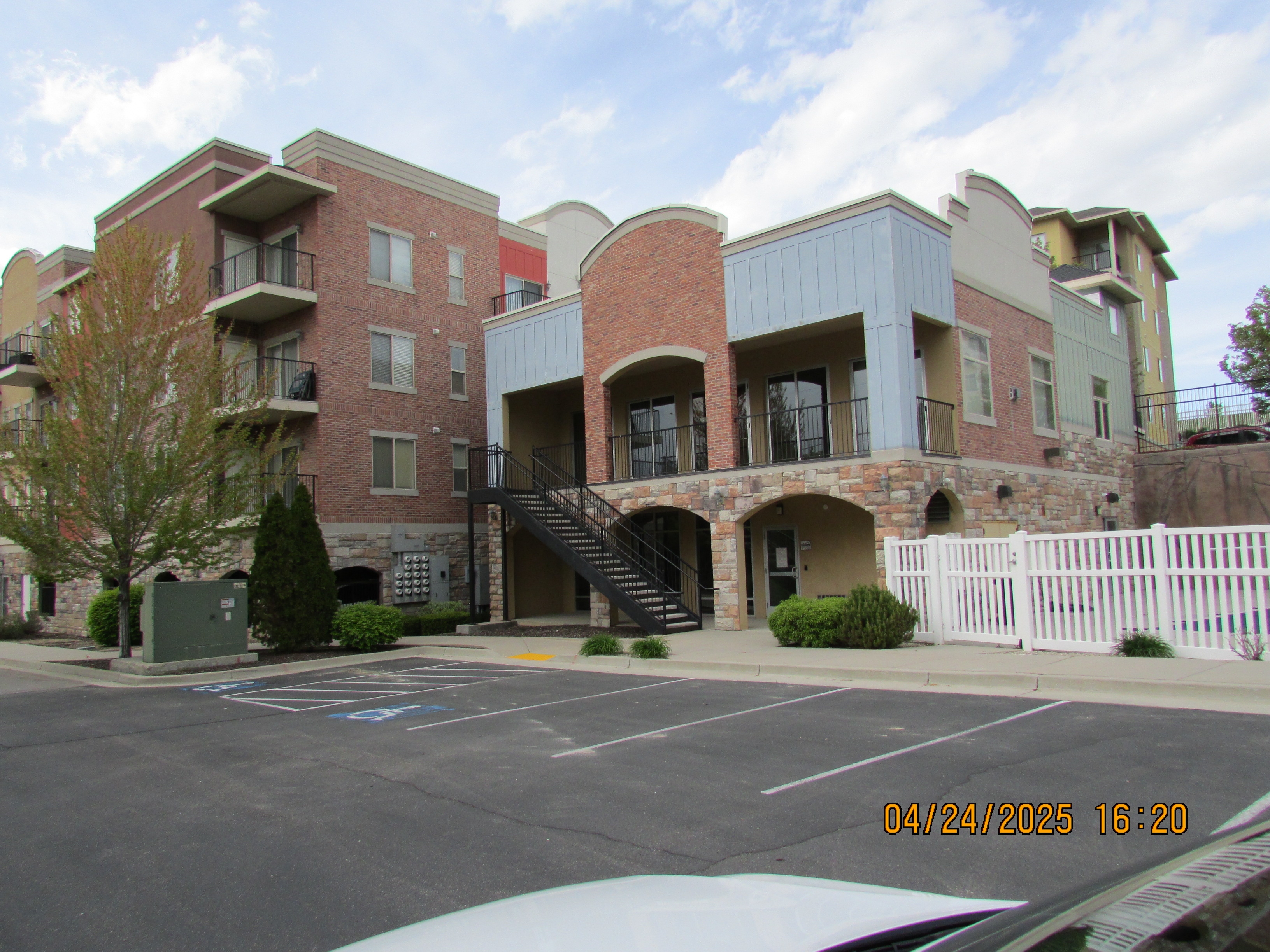 Sandy Apartment: 170 Albion Village Way