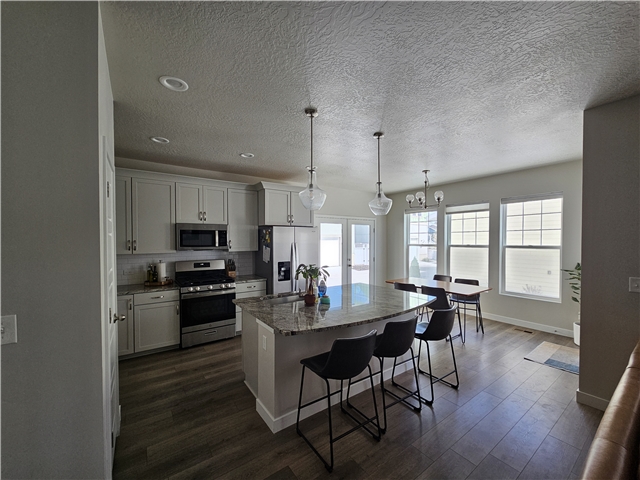 South Jordan House: 5086 W Oquie Rd