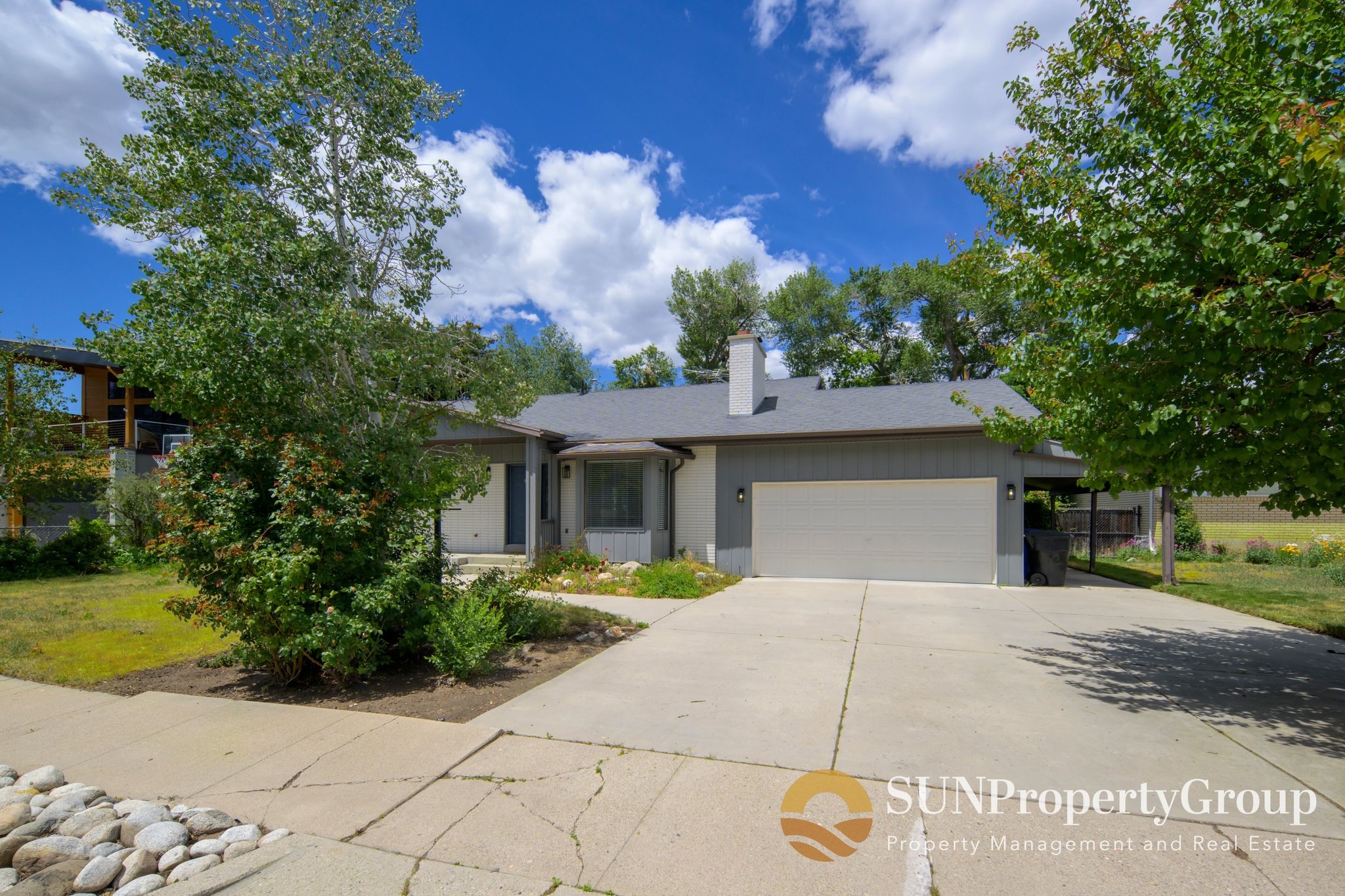 Sandy House: 2129 E Creek Way