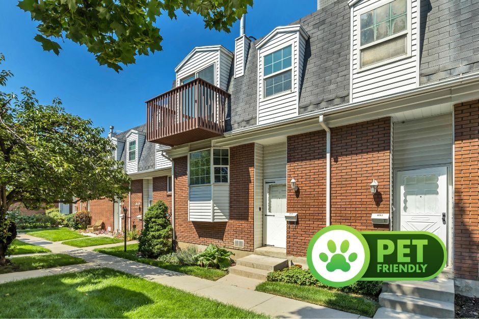Sandy Townhome: 649 E Williamsburg Park Cir