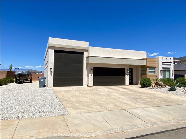 Saint George House: 3074 S Maplecrest Dr