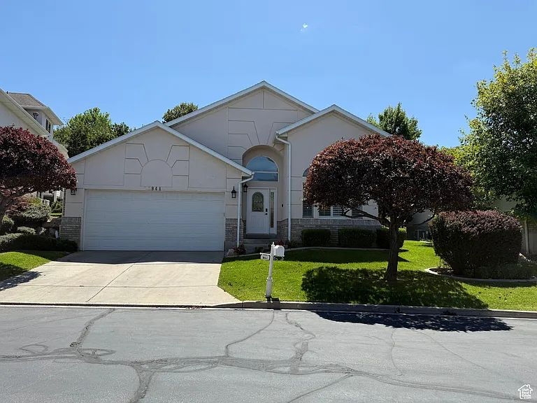 Bountiful House: 941 Fremont Rd