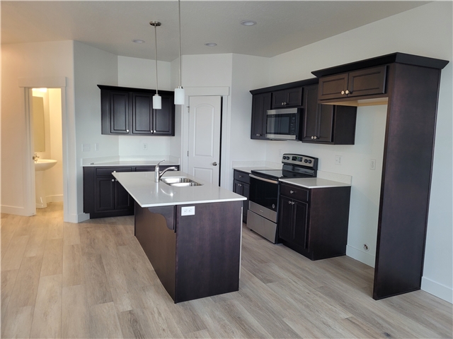 Mapleton Townhome: 4846 Alder Dr