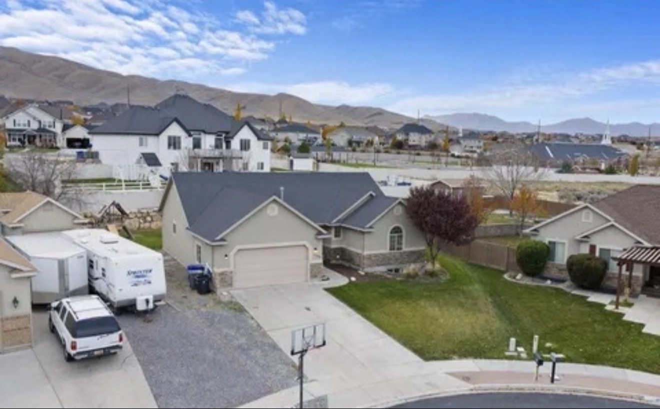 Saratoga Springs House: 2199 S Morgan Rd