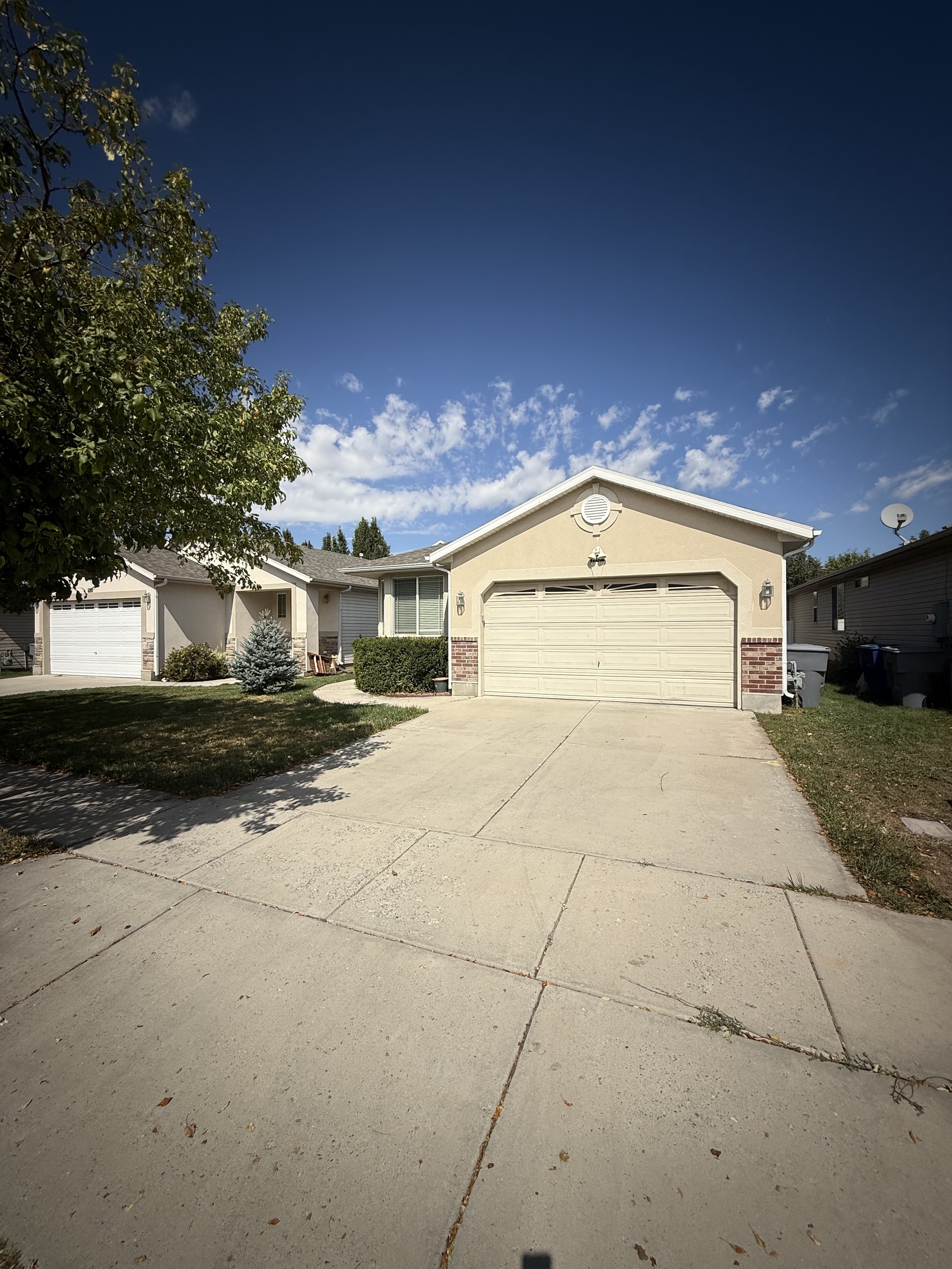 North Salt Lake House: 1102 York Dr