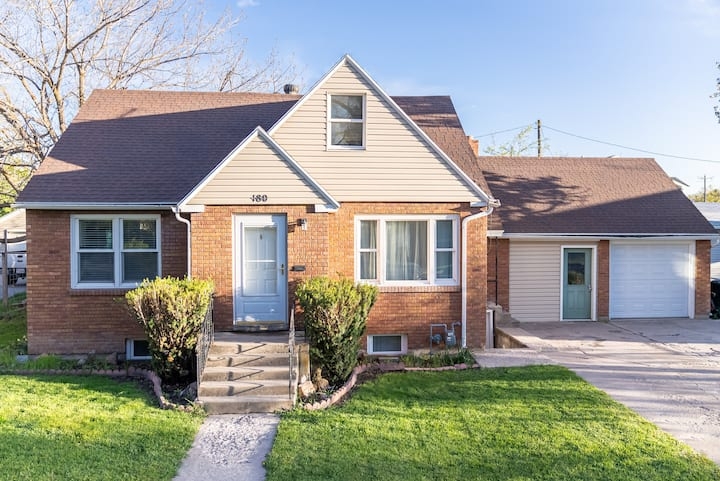 Logan House: 180 W 500 N