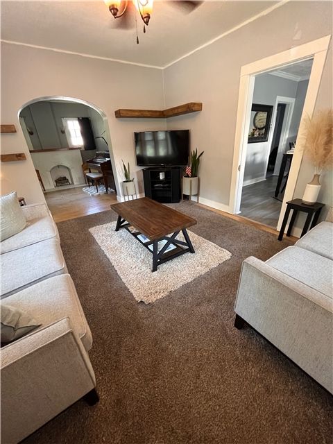 Logan House: 234 Canyon Rd