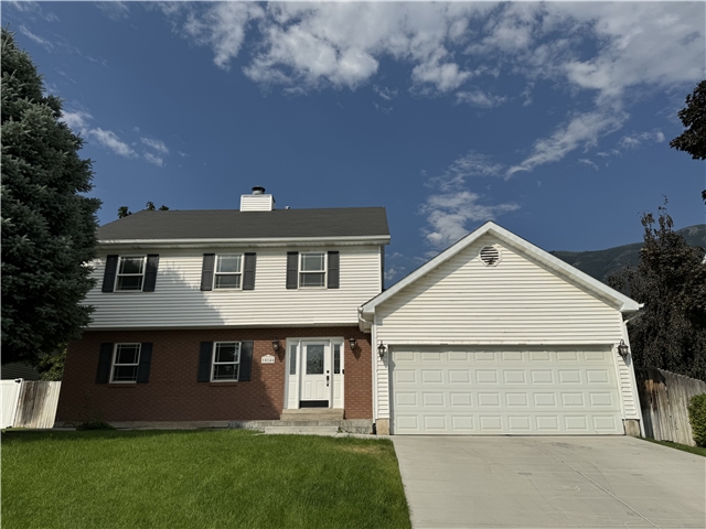 Pleasant Grove House: 10146 N Maple Ct