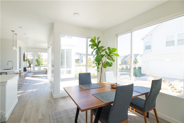 South Jordan House: 10684 S Lamond Dr