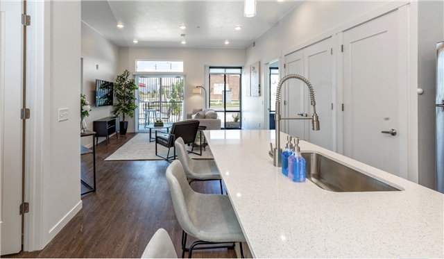 North Salt Lake Apartment: 421 S Orchard Dr
