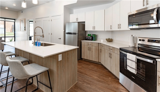 North Salt Lake Apartment: 421 S Orchard Dr