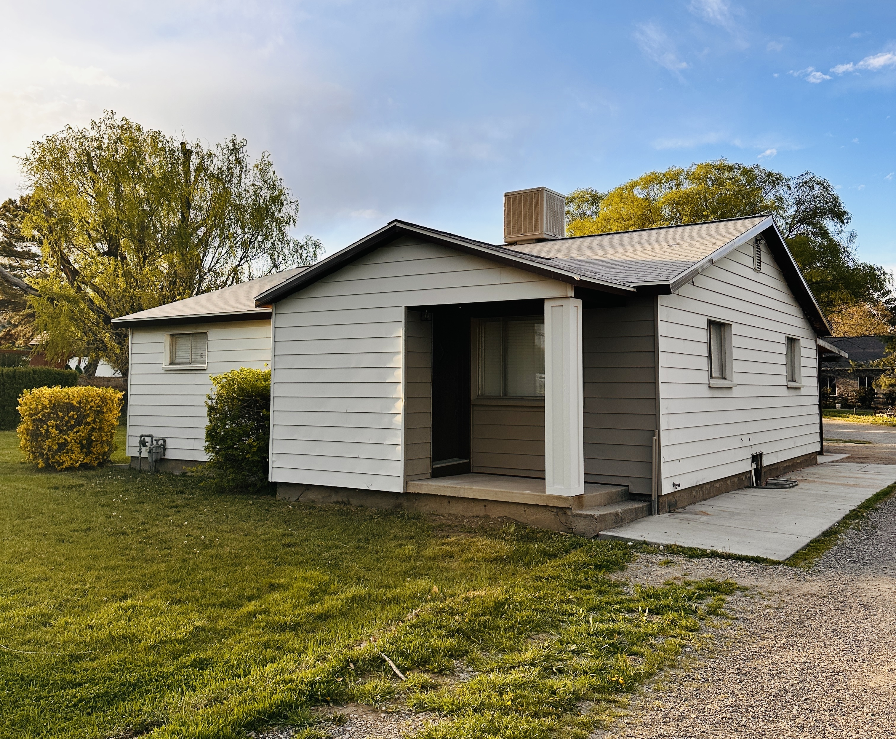 South Jordan House: 2778 W South Jordan Pkwy