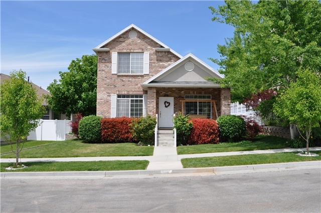 Draper House: 1061 E Straw Hat Ln