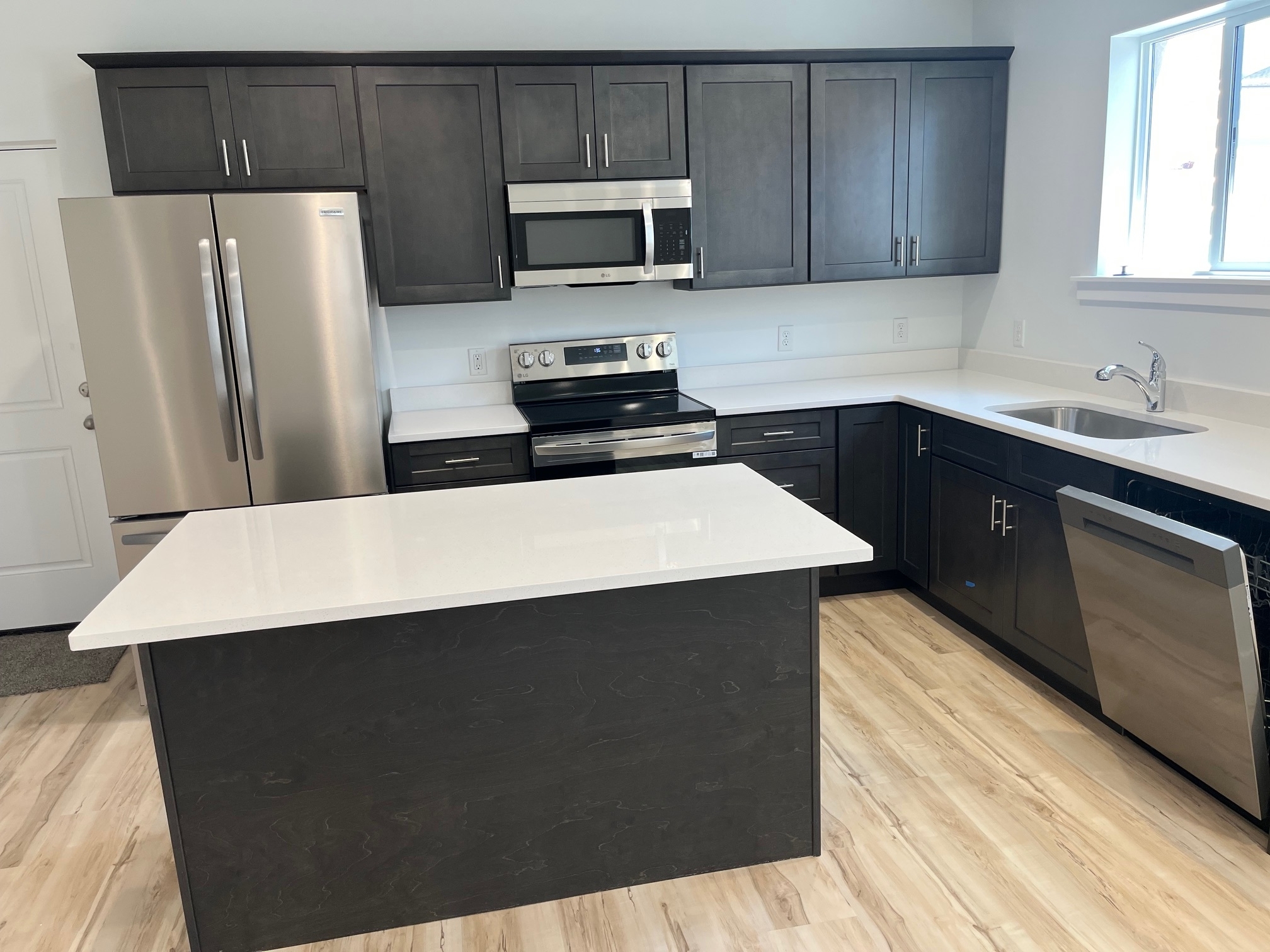 Eagle Mountain House: 2396 E Boxwood Ln