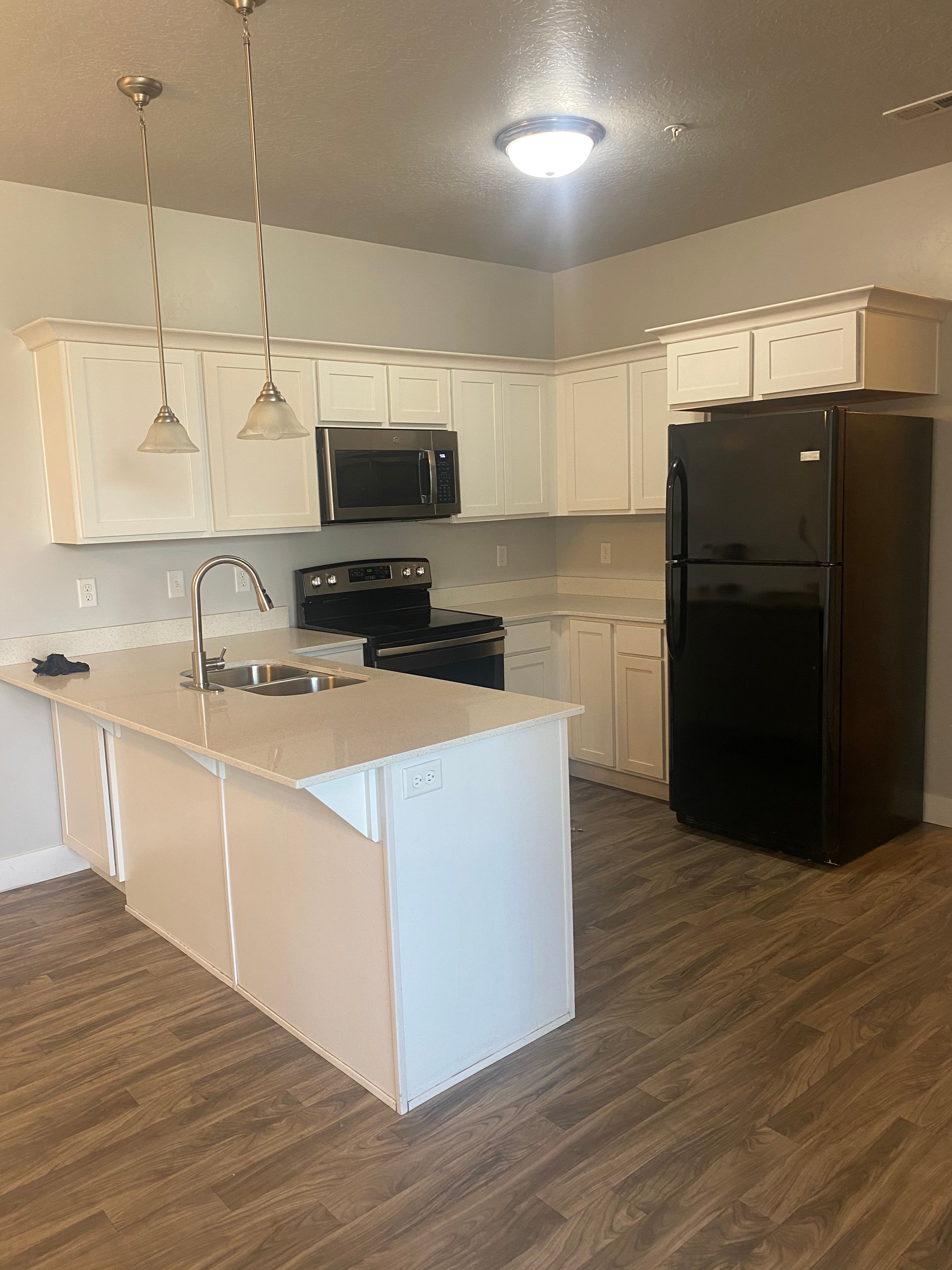 Vineyard Condo: 90 W Silver Springs Dr
