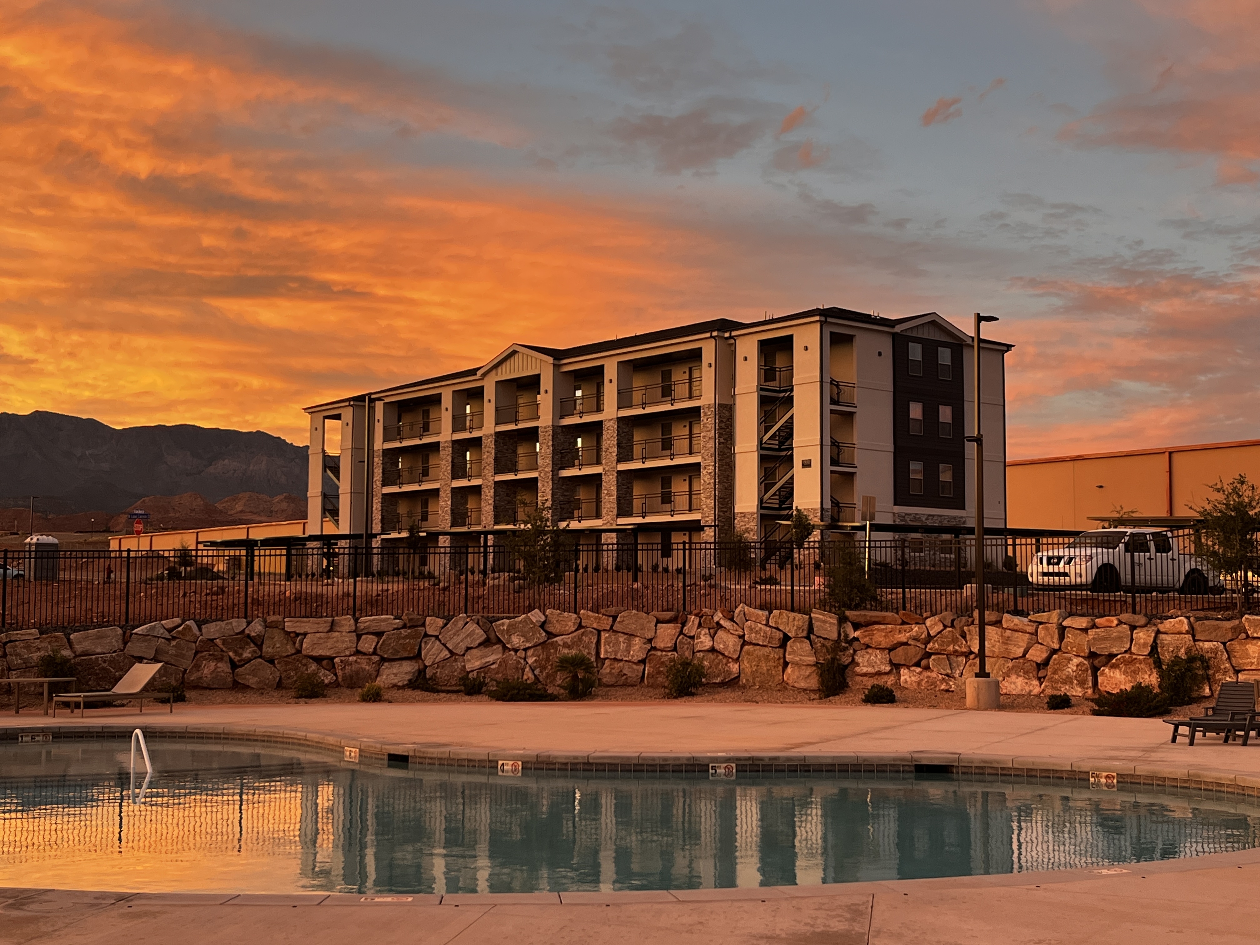 Hurricane Condo: 184 N Lone Rock Dr