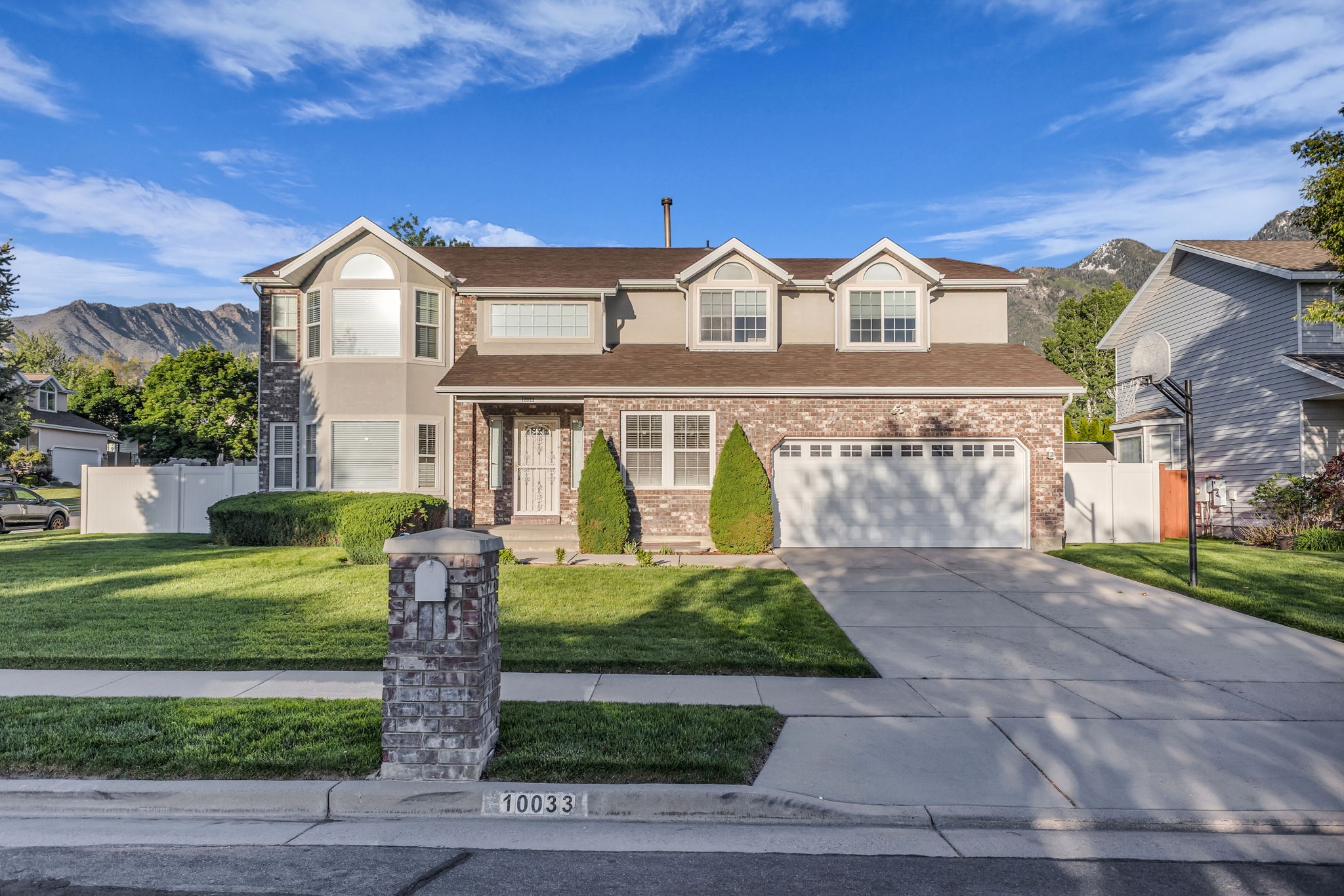 Sandy House: 10033 S Morgan Grove Way