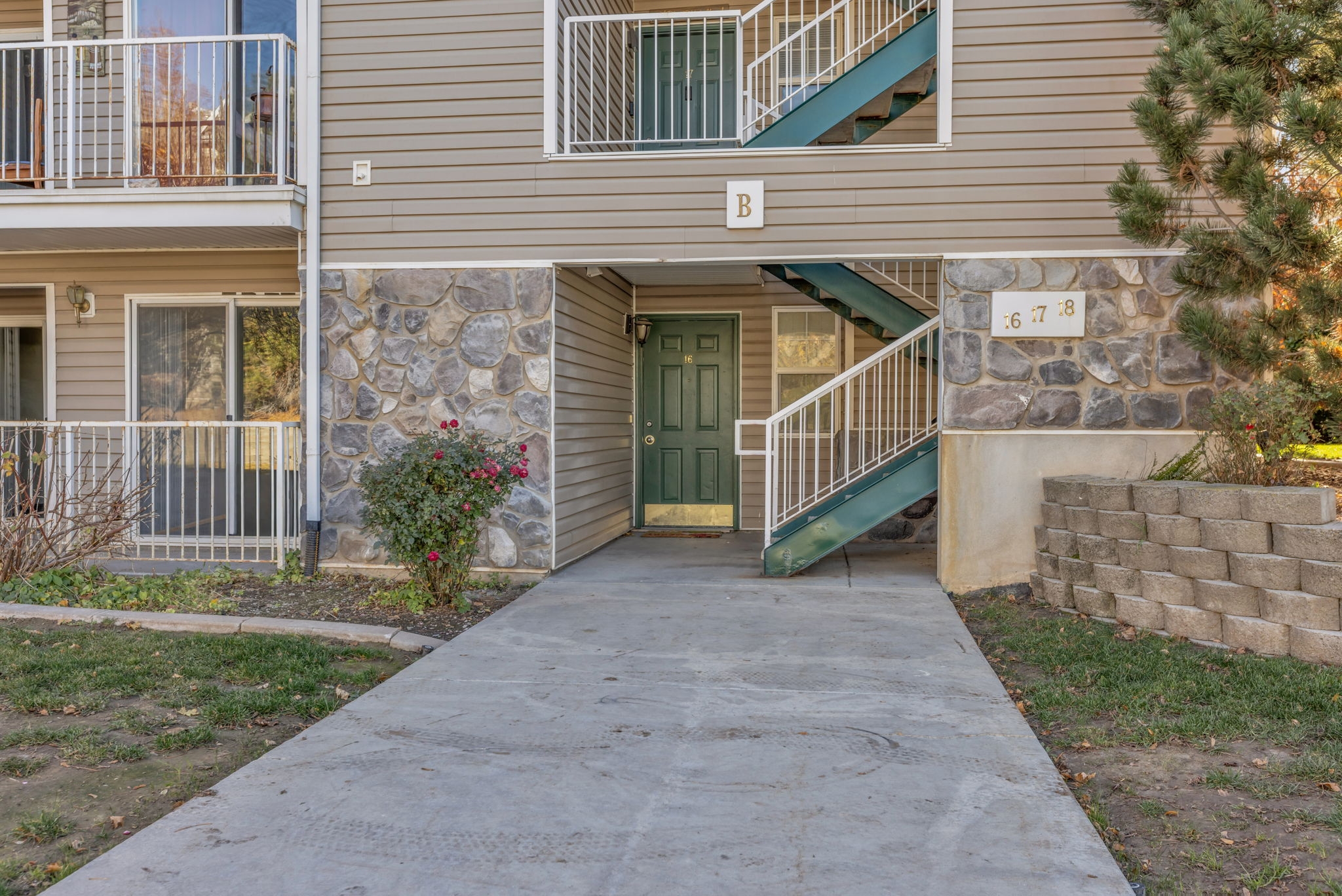 Clearfield Condo: 490 E 700 S