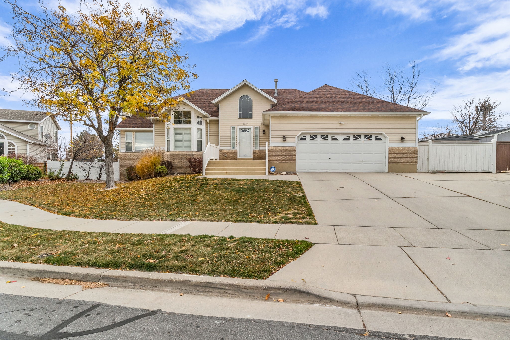 Sandy House: 2339 E Lindsay Wood Ln