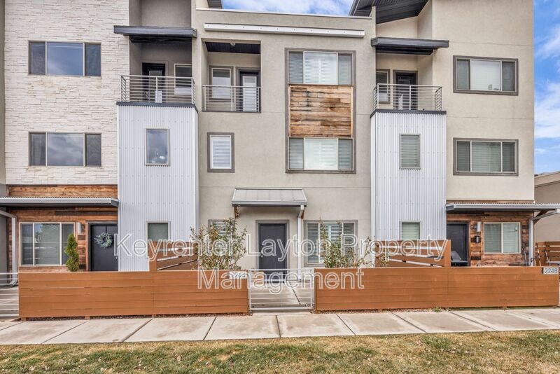 Layton Townhome: 2244 N 450 W